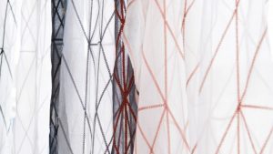 مدل پرده با اشکال هندسی مربع شفاف بر روی پارچه