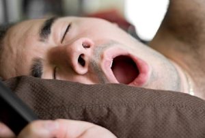 روش های درمان خروپف یا خرناس در مردان و زنان بدون جراحی