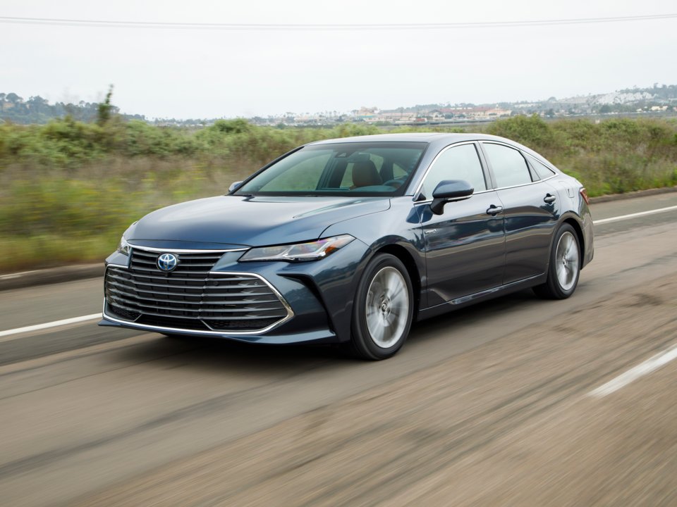 10 خودرو برتر در سال 2019: Toyota Avalon Hybrid  