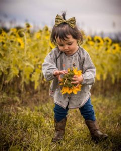 گالری مدل ژست عکس در مزرعه آفتابگردان برای ثبت عکس های خاص و ماندگار