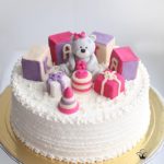 کیک تولد دخترونه صورتی سفید