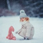 کودک در برف