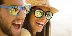 راهنمای انتخاب عینک آفتابی استاندارد با توجه به رنگ پوست و فرم صورت