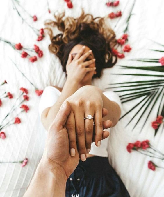 مدل ژست عکس حلقه نامزدی