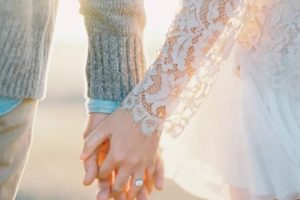 ایده های جالب برای ژست عکس نامزدی و ثبت لحظات عاشقانه زندگی