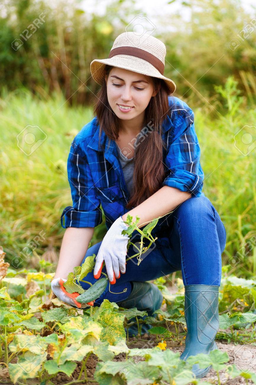 ژست عکس برای عکاسی در مزرعه و گیاهان