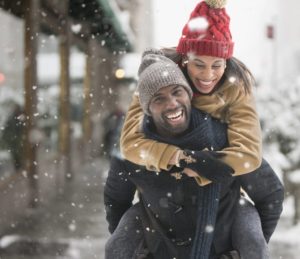 انواع مدل های ژست عکس دونفره عاشقانه در لوکیشن های مختلف و زیبا