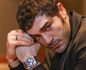 بیوگرافی بوراک دنیز (قد، وزن، همسر، اینستا، بهترین فیلم و سریال)