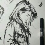 عکس نقاشی دختر ساده با سیاه قلم 