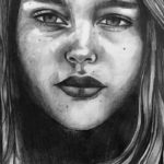 عکس نقاشی دختر با سیاه قلم 