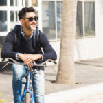 ژست عکس اسپرت مردانه با دوچرخه