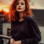 عکس دختر با موهای قرمز کوتاه
