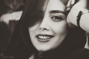 بیوگرافی کامل دیبا زاهدی بازیگر نهنگ آبی به همراه عکس های اینستاگرامش