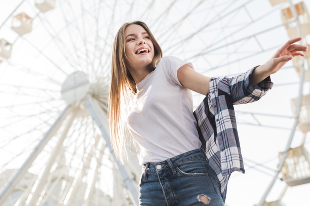 ژست شیک و ساده عکس دخترانه اسپرت برای پروفایل تلگرام