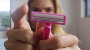 موهای زائد کاربرد دارند. از تراشیدن آن ها دست بردارید!