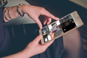 آموزش اضافه کردن چند عکس و ویدیو به استوری و پست اینستاگرام