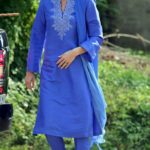 عکس کیت میدلتون با پیراهن آبی بلند در پاکستان
