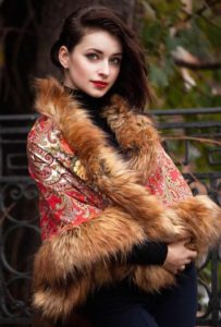 زیباترین و جدیدترین مدل های پانچو زمستانی خز دار (40 مدل)