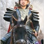 عکس جومونگ با لباس رزم و سوار بر اسب
