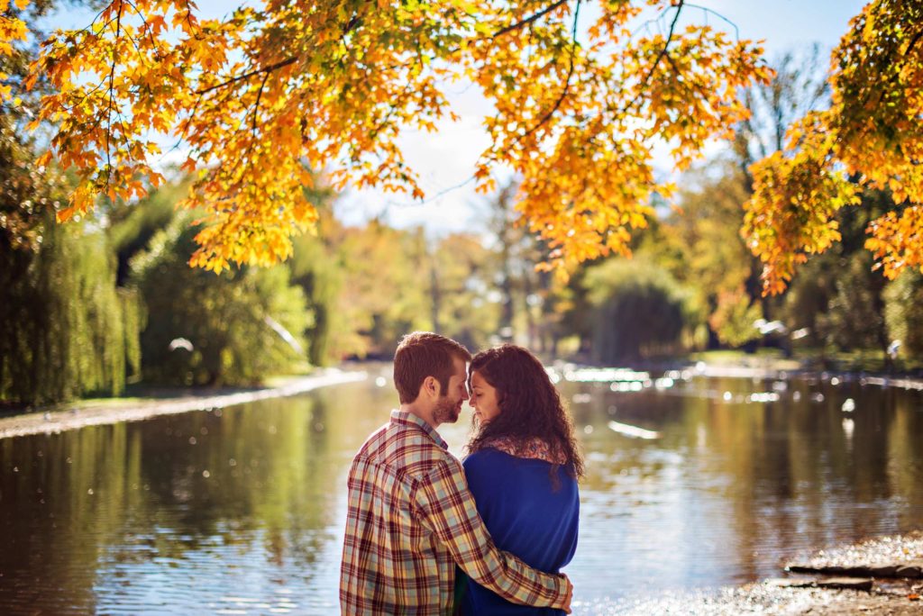 70 ژست عکس دونفره و ژست عکس نامزدی در طبیعت پاییزی