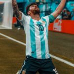 بک گراند مسی فوتبالیست آرژانتینی برای موبایل