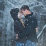 ژست شیک عکس دونفره عاشقانه در زمستان
