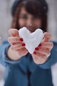 مجموعه بی نظیر عکس قلب برفی زیبا و رمانتیک برای پروفایل زمستانی عاشقانه