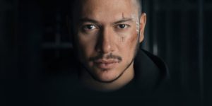 دانلود آهنگ خیرم به دیوار اشوان (غرق گریه)