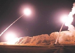 اولین تصویر از پرتاب موشک‌های بالستیک سپاه از خاک ایران