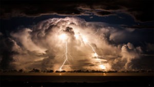 تعبیر خواب طوفان چیست؟ (طوفان شن، تندباد)