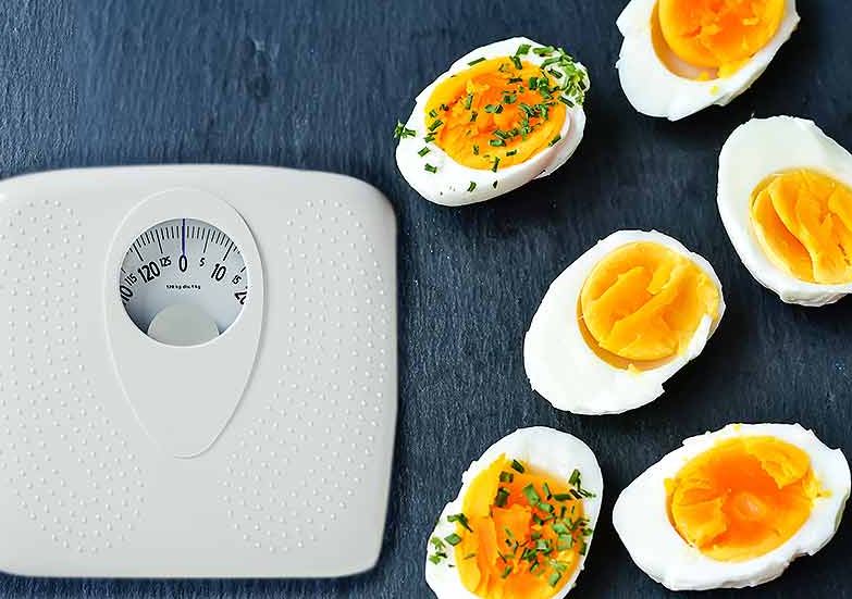 چگونه با رژیم غذایی تخم مرغ آب پز وزن کم کنیم و لاغر شویم ؟
