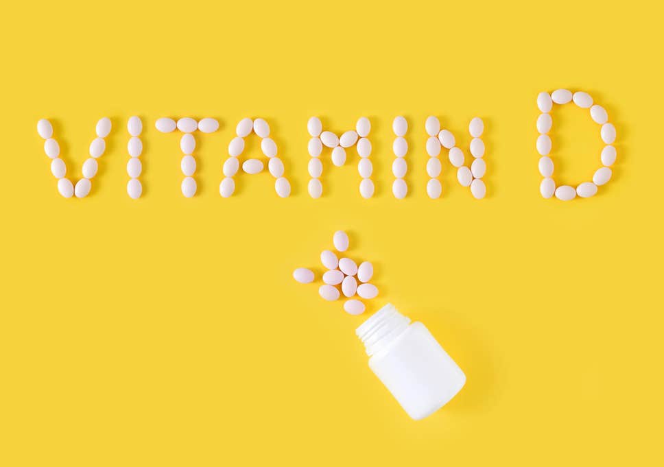 کمبود ویتامین D در بدن با چه علائم و عوارضی همراه است؟