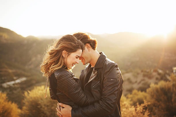4 راه ساده (اما شگفت انگیز) که مردان عشق خود را ابراز می کنند