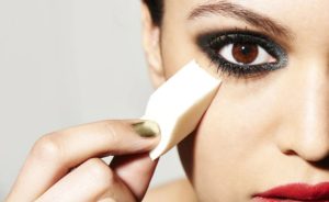 اشتباهات رایج در آرایش صورت که سن شما را افزایش می دهد