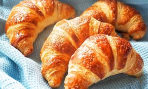 طرز تهیه کروسان شکلاتی خوشمزه با یک روش آسان