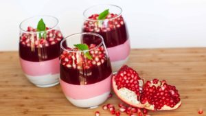 طرز تهیه دسر شب یلدا با انار جدید و خوشمزه