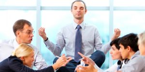 چند تکنیک برای کنترل لرزش صدا هنگام صحبت کردن در موقعیت های حساس