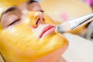 طرز تهیه ماسک صورت با ماست و زردچوبه