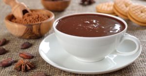 نوشیدنی مجلسی زمستانی برای پذیرایی از مهمان در روزهای سرد و برفی