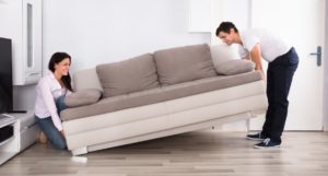 نحوه چیدمان صحیح مبل و تلویزیون در پذیرایی مستطیل شکل