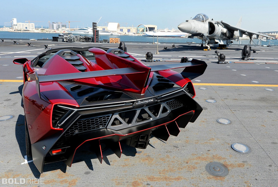 LAMBORGHINI VENENO ROADSTER یکی از گرانترین ماشین های دنیاست