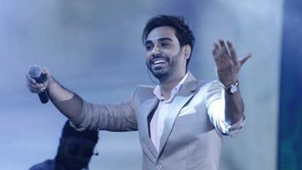 دانلود آهنگ شاد چشای تو سخت گرفته قلبم رو هدف گرفته سینا درخشنده