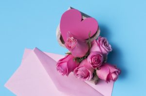 گل رز صورتی نماد چیست (قدردانی یا عشق)