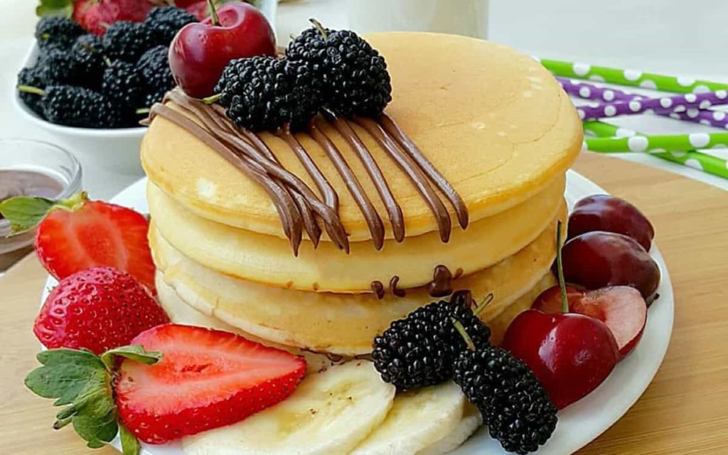 طرز تهیه پنکیک وانیلی با مغز شکلات فوق العاده خوشمزه