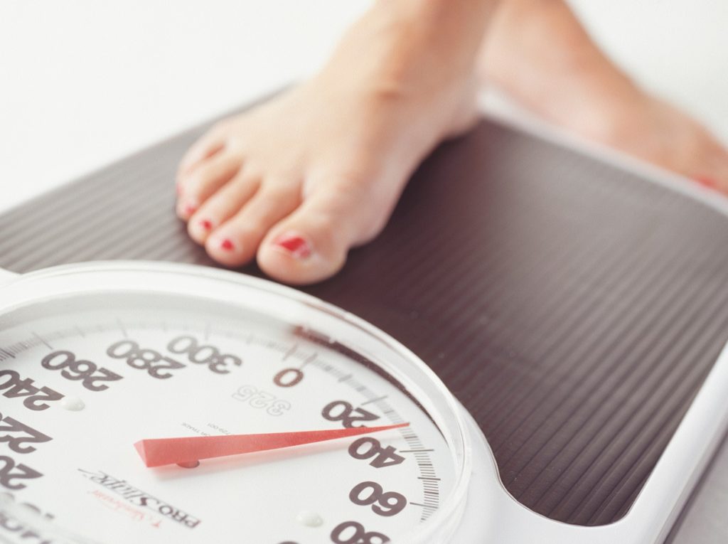 چه زمانی وزن ما درست نیست؟ در این شرایط ترازو به شما دروغ می گوید