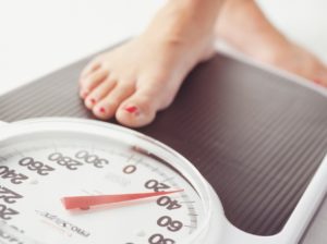 چه زمانی وزن ما درست نیست؟ در این شرایط ترازو به شما دروغ می گوید