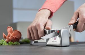 چگونه چاقوی میوه خوری را تیز کنیم؟