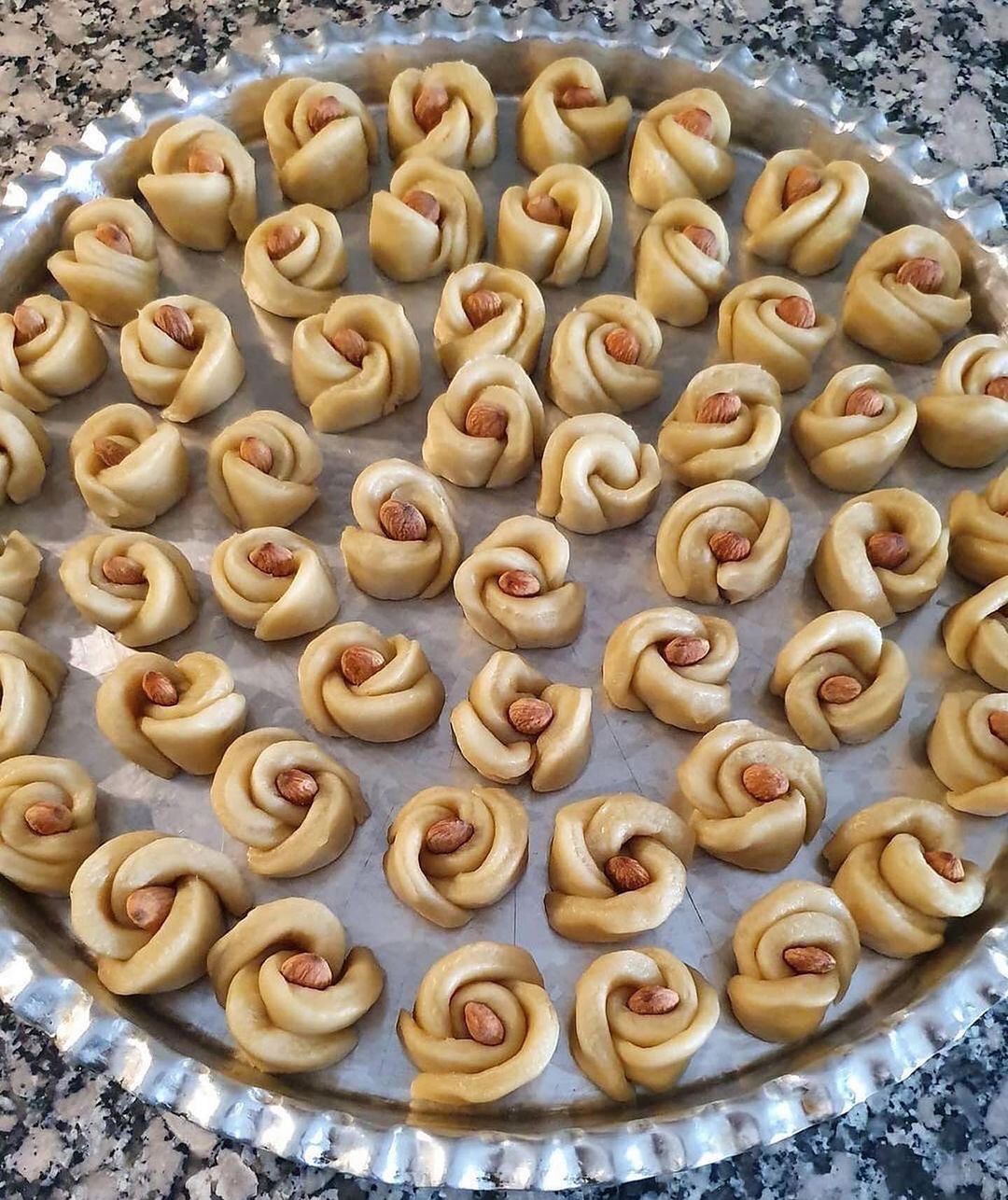 طرز تهیه دسر ترکیه ای گل سرخ در خانه