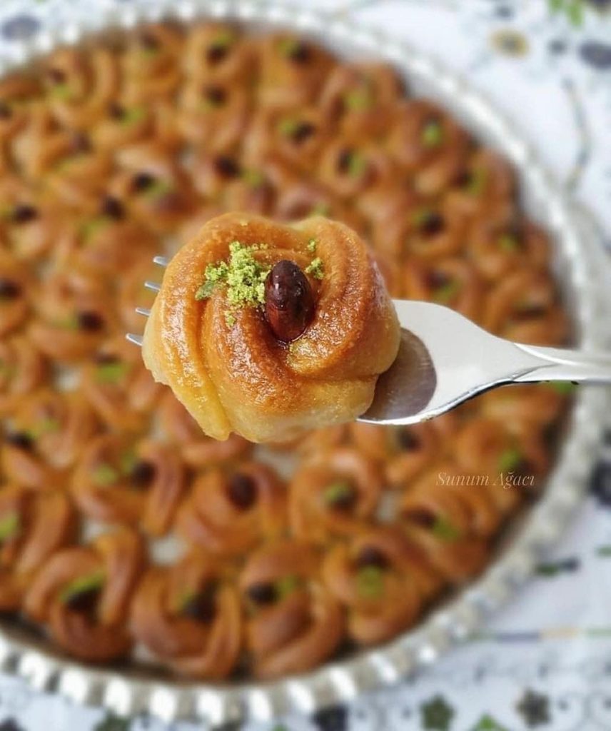 طرز تهیه دسر ترکیه ای گل سرخ درخانه مرحله به مرحله با تصاویر