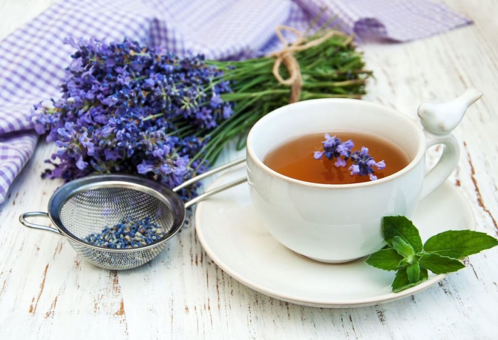 طرز تهیه دمنوش سنبل الطیب و اسطوخودوس + خواص و فواید آن